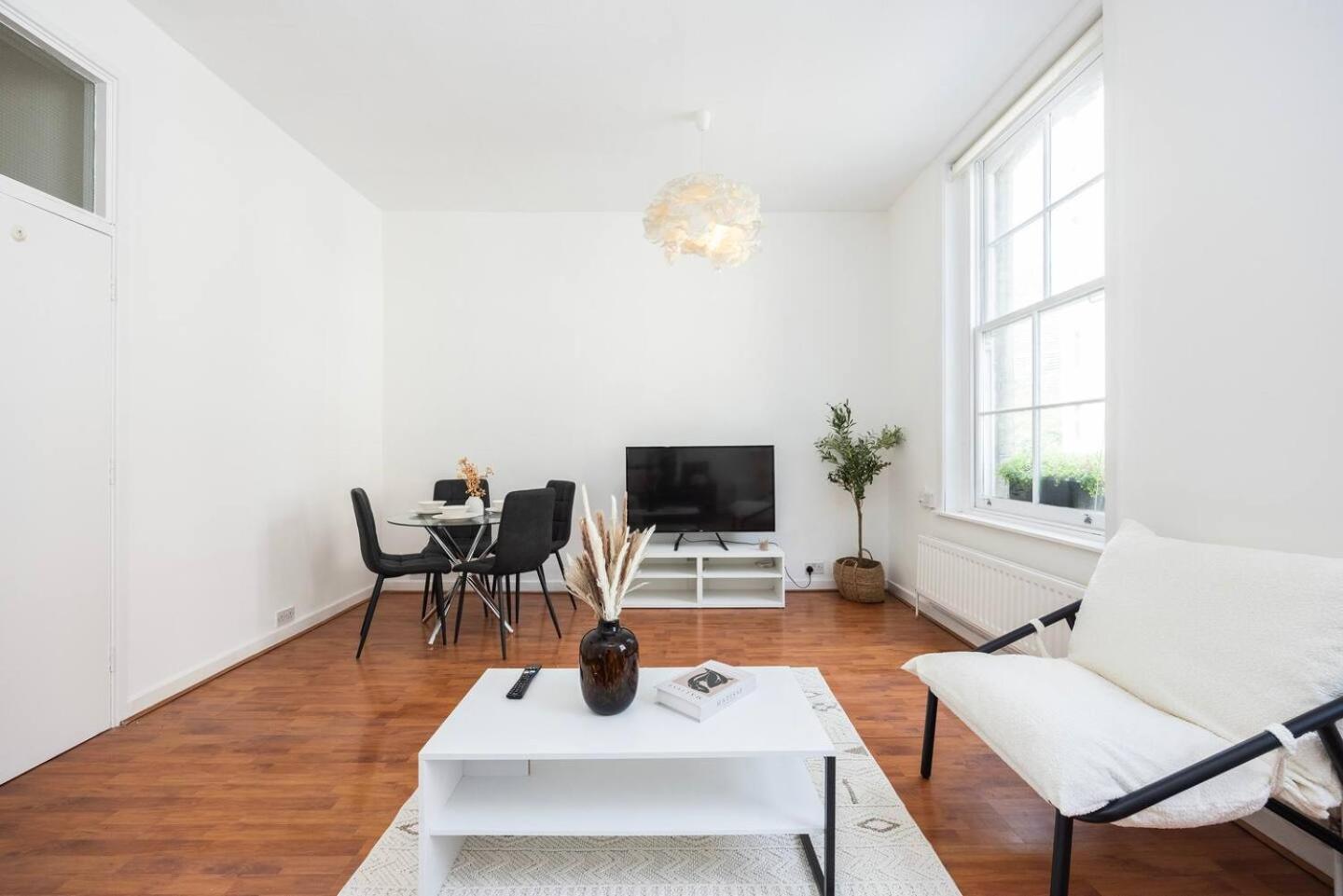Charming 1 Bedroom By Bridge Holiday home London