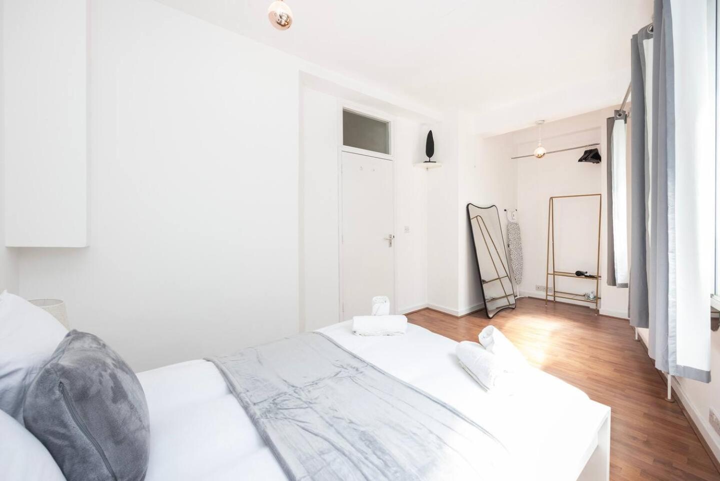 Charming 1 Bedroom By Bridge Holiday home London