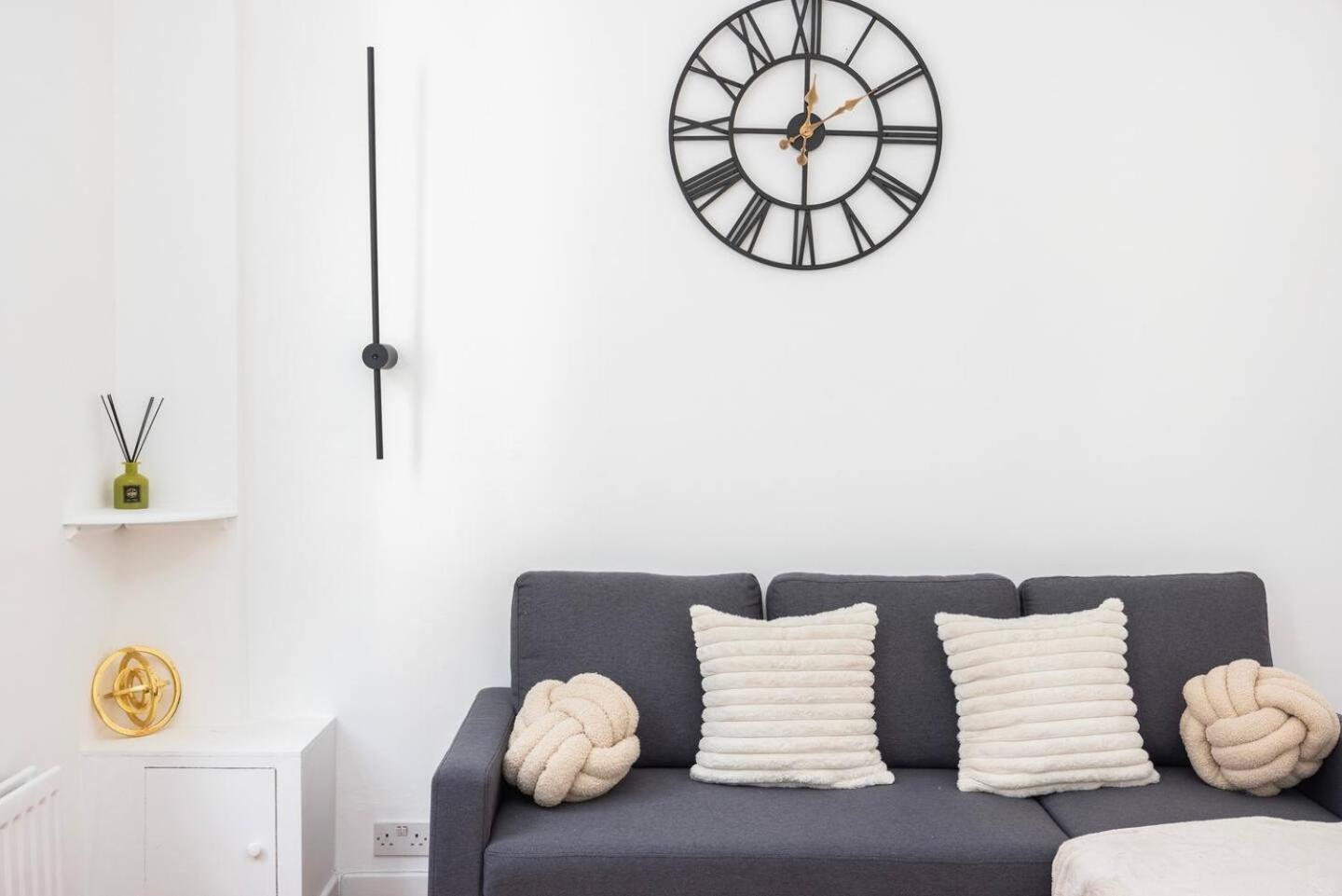 Charming 1 Bedroom By Bridge Holiday home London